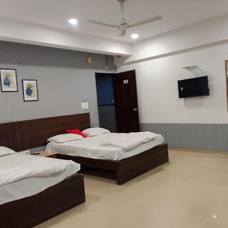 Infinity Rooms & Banquet Surat Exterior photo