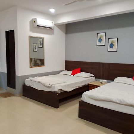 Infinity Rooms & Banquet Surat Exterior photo