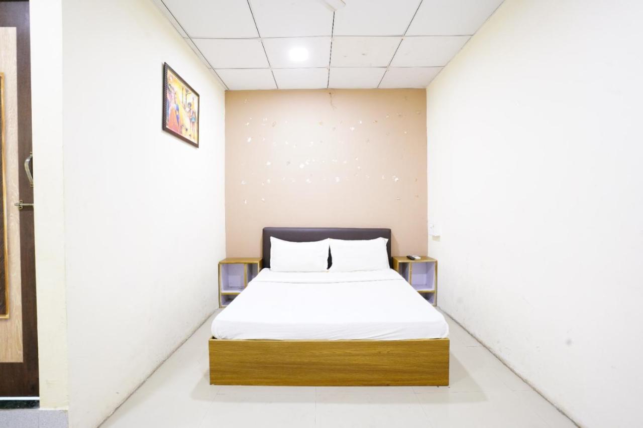 Infinity Rooms & Banquet Surat Exterior photo