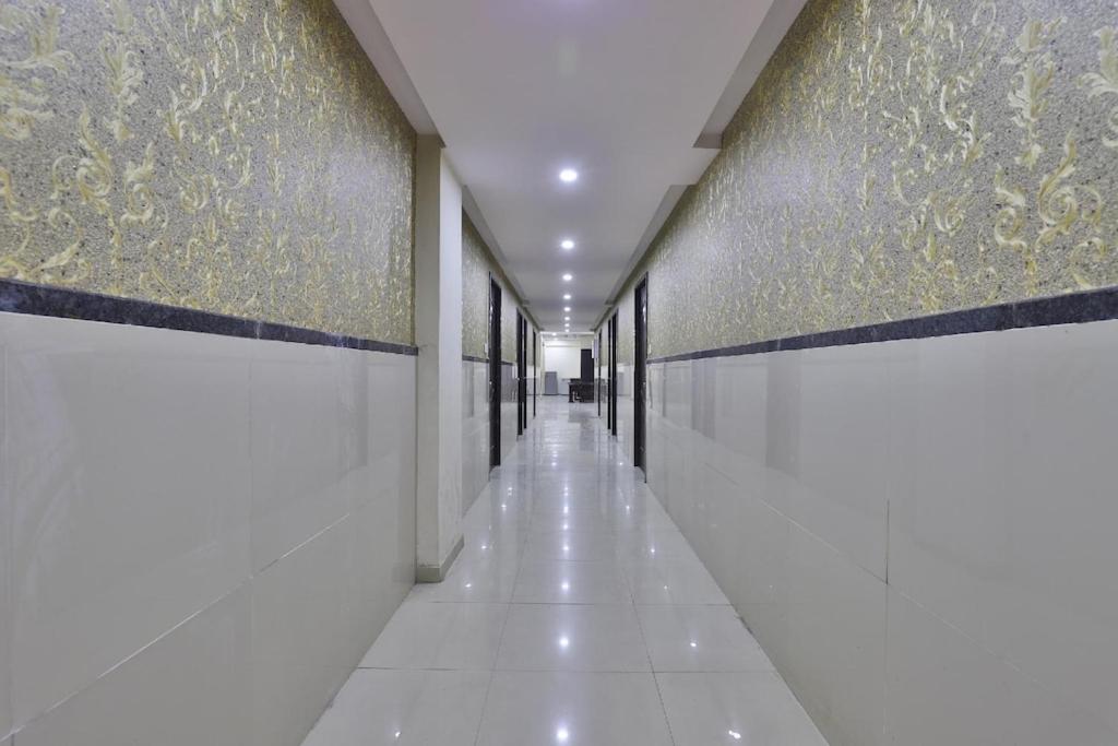 Infinity Rooms & Banquet Surat Exterior photo
