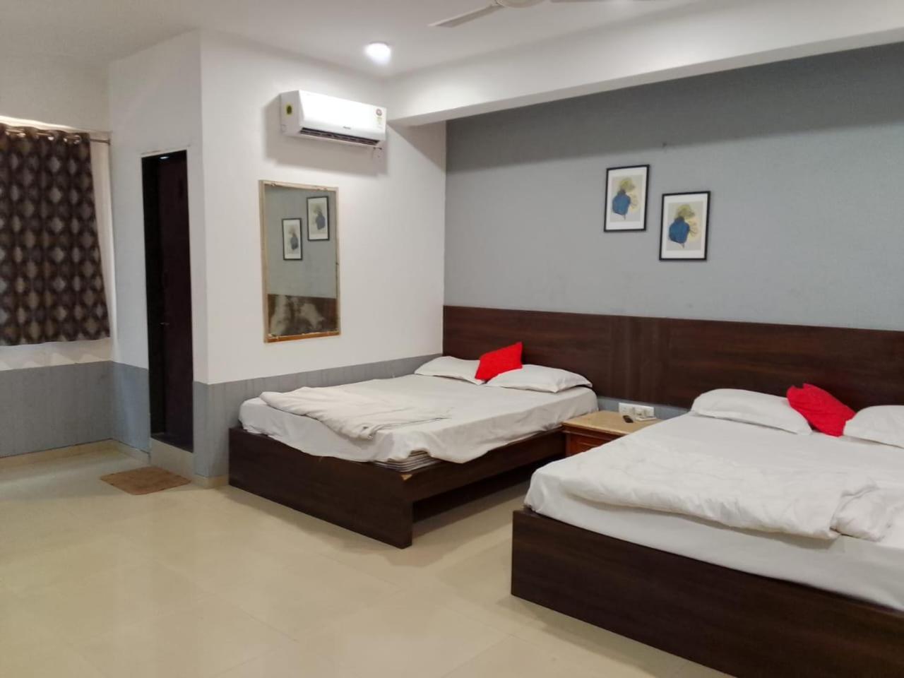 Infinity Rooms & Banquet Surat Exterior photo