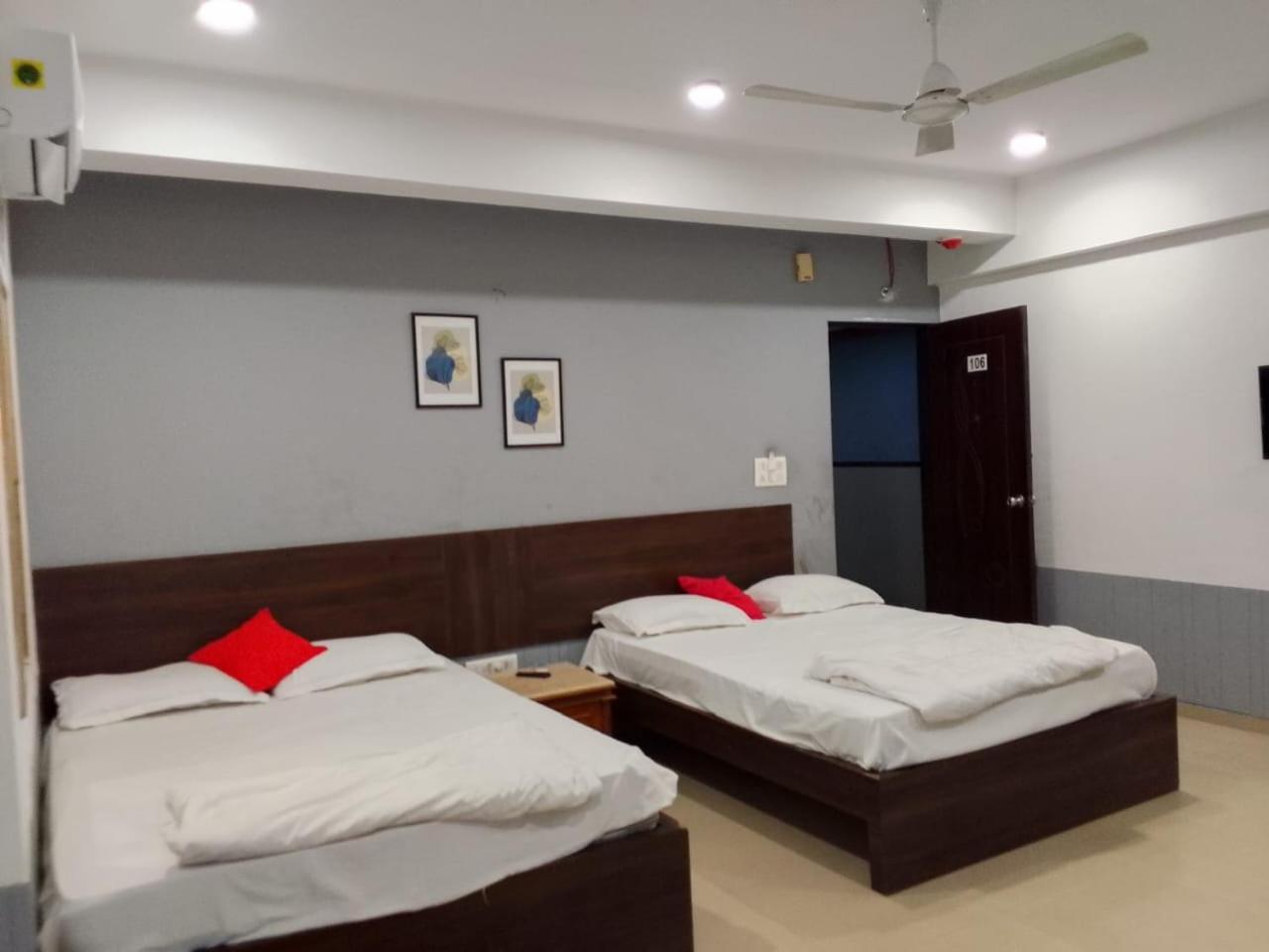Infinity Rooms & Banquet Surat Exterior photo