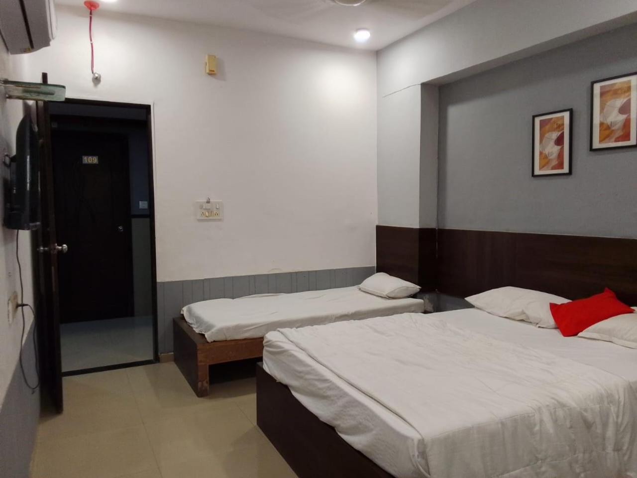Infinity Rooms & Banquet Surat Exterior photo